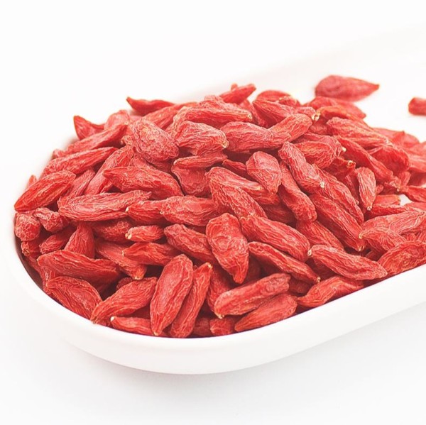 黄花菜与宁夏枸杞干品对比图