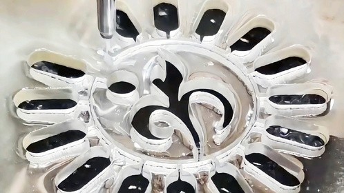 这么先进的切玻璃技术，可惜我现在才知道，以前不知道切烂多少块