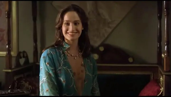 推荐一部土耳其老电影《后宫》，女主逆天神颜，揭露神秘后宫中的生活与情感