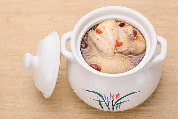 鸽子汤的功效与禁忌 喝鸽子汤的好处及注意事项 第2张