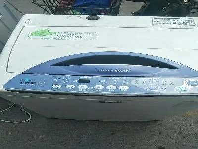 用洗衣机洗衣服晾干后的水渍怎么去除(图1)