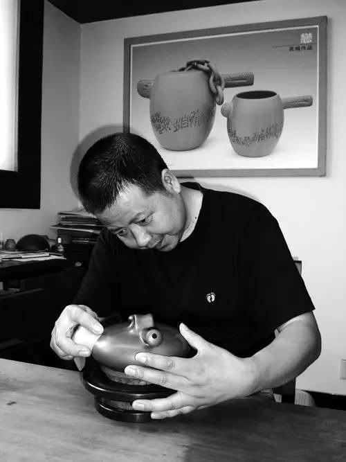 吴鸣·《拈花》系列紫砂作品丨花壶相印,简约而不失丰富的美感