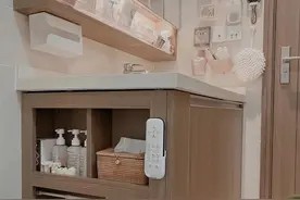 广州主妇太太晒卫生间收纳：能上墙都上墙，台面空无一物，太整洁图片