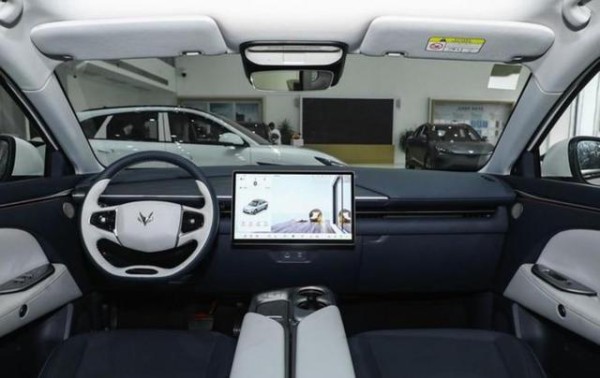 省心随行选全新阿尔法极狐T5，实用好开超适配，满足上班族日常通勤、周末采购和短途探亲的多重需求成为性价比最高的纯电SUV-有驾