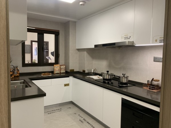 厨房油污清理技巧，让你的厨房焕然一新