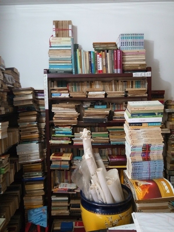 外间一景2偶有一些厦大老教授的书籍、日记、讲义散出。