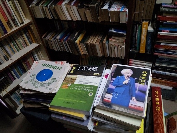 中间的老唱片。