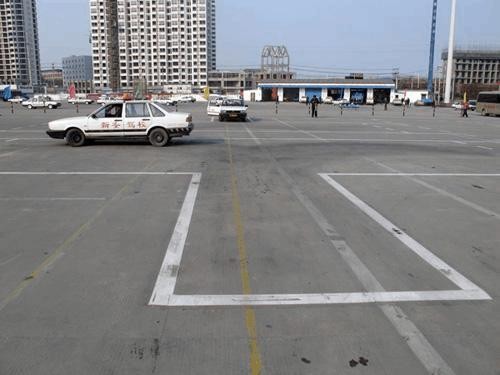 驾考新手牢记这几大实战技巧，科目二考试小菜一碟！