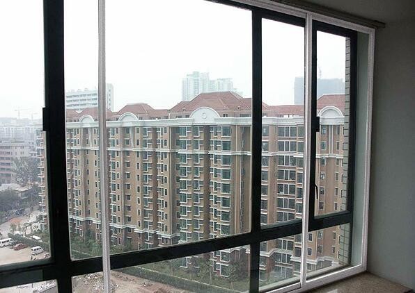 清洁玻璃窗户需要什么工具呢 清洁玻璃窗户需要什么工具和材料(图1)