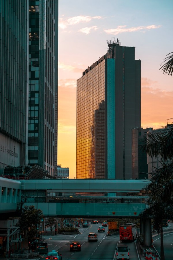 香港的蓝调时刻：从西环码头到坚尼地城