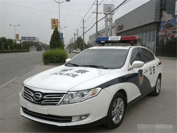 中国警车“改头换面”，淘汰大众丰田，新车获老百姓力挺-有驾