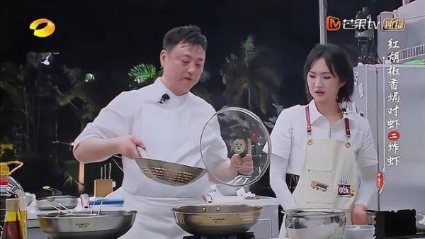 秒懂烹饪技巧！看我如何快速烹制美味虾线！