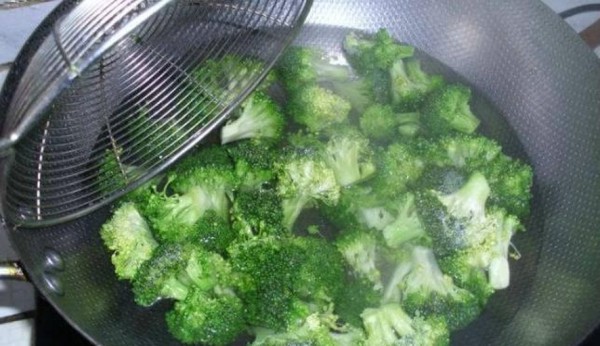 西兰花焯水处理