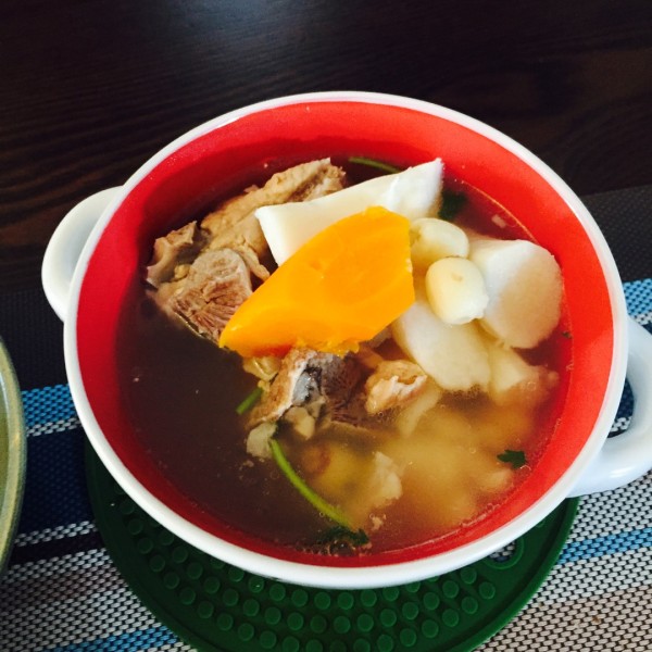 韭菜与红糖共煮场景图