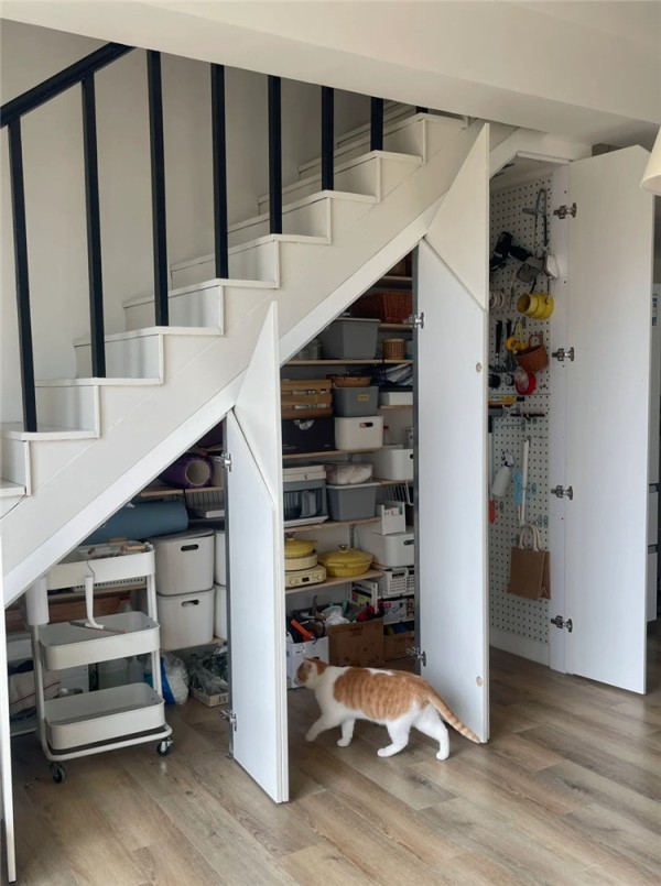 楼梯储物间