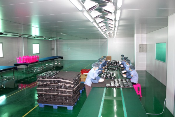 圆形开窗马口铁调料罐定制工厂包装车间