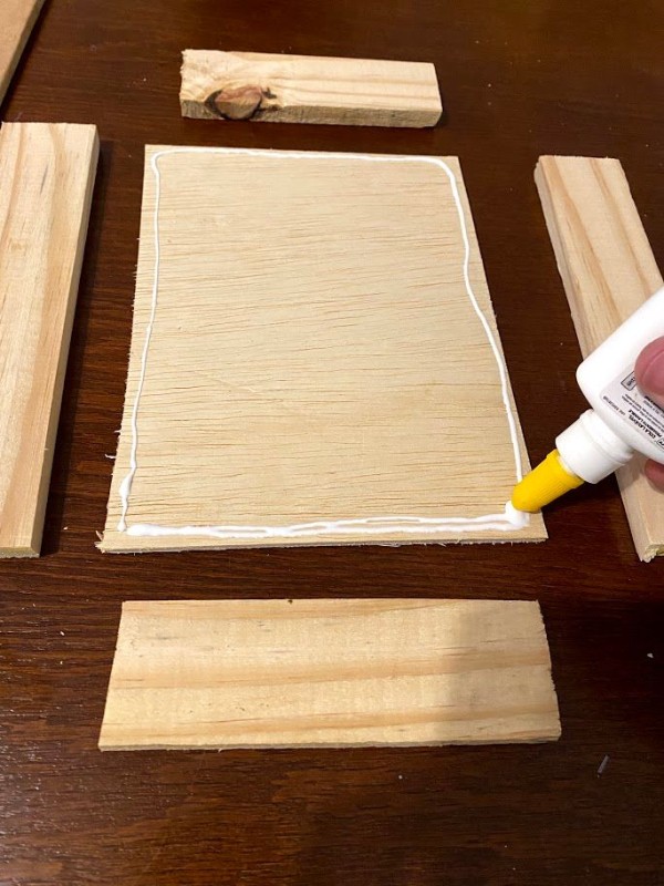 拿一片中密度纖維板開始作業