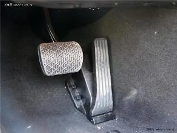 汽车如何在城市道路中自由行驶,那你要看会这5种驾驶技巧了