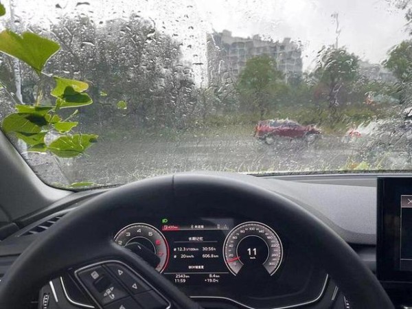 新手驾驶员必备的行车指南与技巧解析-有驾