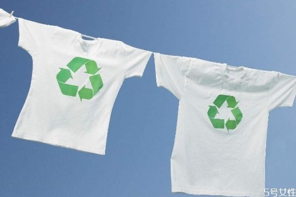 墙漆弄在衣服上怎么办 衣服上的顽固油渍怎么去掉