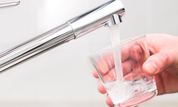 双面胶怎么去除痕迹粘在墙面上,双面胶粘在墙上怎么去掉图8