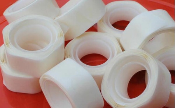 点胶粘在墙上怎么清理 点胶在墙上怎么去除痕迹(图1)