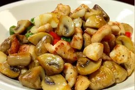 真没想到鸡胸肉和口蘑一起炒，竟然这么好吃，低卡又营养，真香视频封面