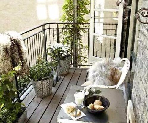 阳台只用来凉衣服就浪费了,现在人都知道做阳台改造了