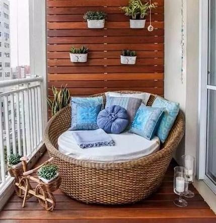 阳台只用来凉衣服就浪费了,现在人都知道做阳台改造了