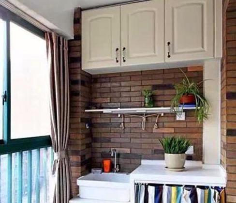 阳台只用来凉衣服就浪费了,现在人都知道做阳台改造了