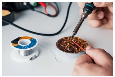 用于老式电子产品维修的松香助焊剂和焊接工具