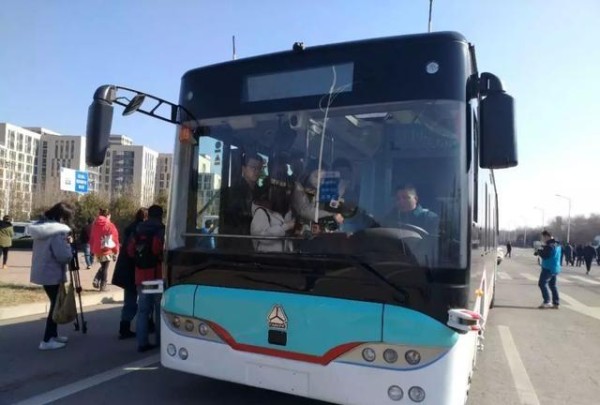 发车！无人驾驶公交驶入生活-有驾