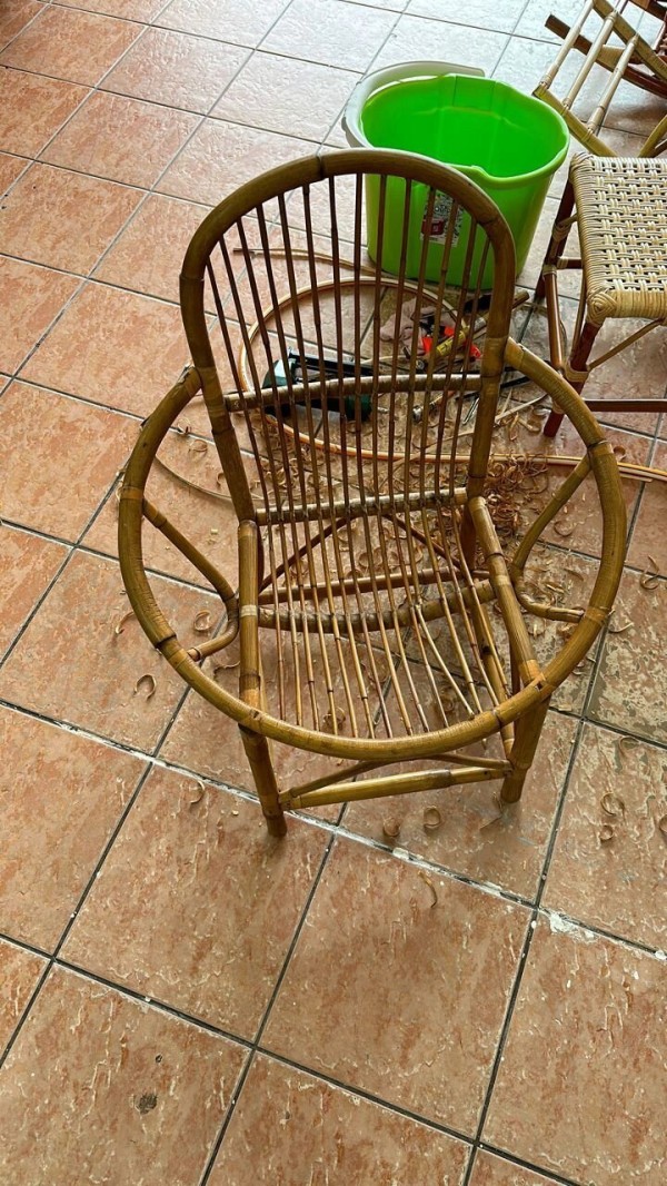  以下是旧藤椅的修复过程. 您有心爱的藤椅需要修补吗?