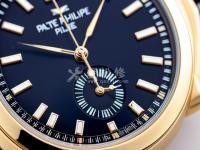 瑞士军手表玻璃镜面损坏。