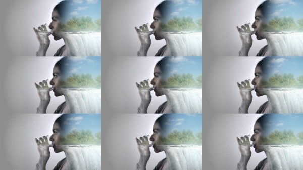 健康饮食生活方式概念：双重曝光的女性在饮水和瀑布前。