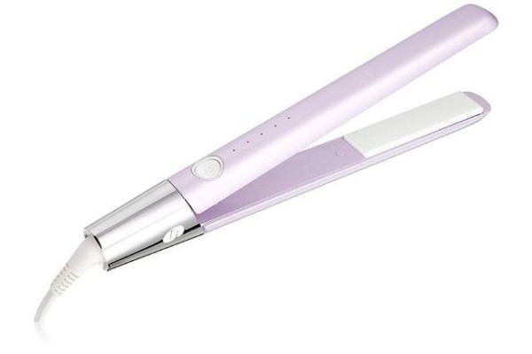 衣服上面褶皱太多怎么办？可以使用吹风机，也用湿毛巾来抚平