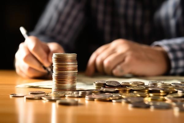 升职加薪的关键布局：家庭环境与职场策略的协同效应 图2