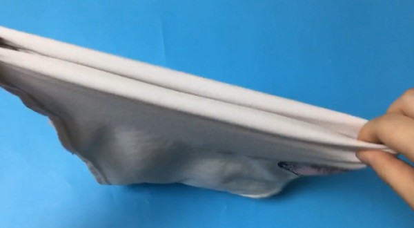 折叠衣服有窍门，只需要掌握二线三点，叠衣服又快速又整齐