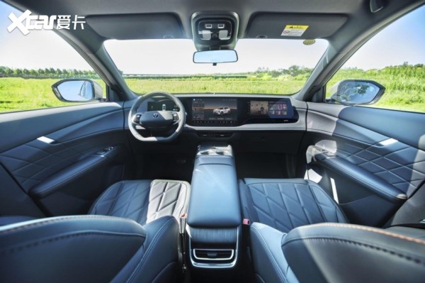 又省又稳,有里有面,长安第四代CS75PLUS不愧是打工人返乡路的好“