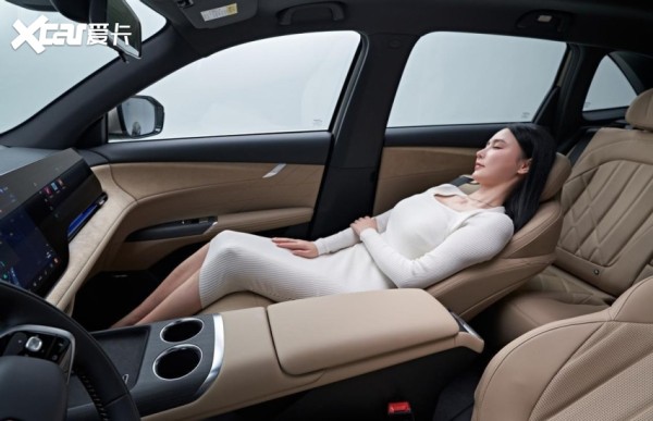 又省又稳,有里有面,长安第四代CS75PLUS不愧是打工人返乡路的好“