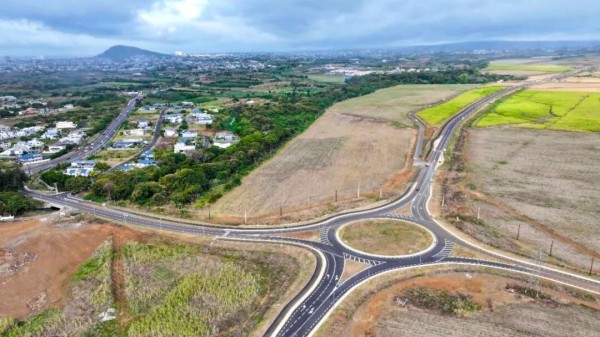 图为拉巴瑞思-贝松连接公路。北京建工供图