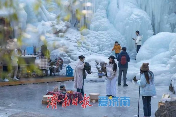 一年四季 泉在济南｜冰瀑围炉，暖冬奇遇！九如山以冰火交织的仪式感，点燃元旦假期的新玩法