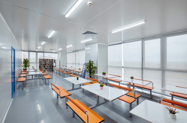 员工休息区向左滑动查看更多车间照片产品系列食堂环境宿舍环境