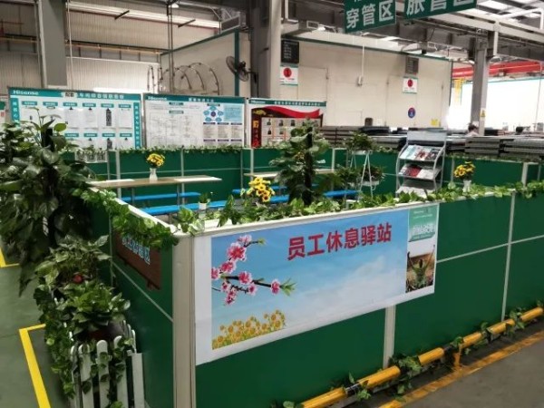  滑动查看下一张图片 >>配套外机车间内机车间休息区,从色彩方面力