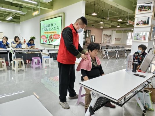 幸福回迁一周年 志愿大集暖瑶海——兄弟公益九大品牌项目齐聚瑶海路社区，共绘和谐邻里新图景