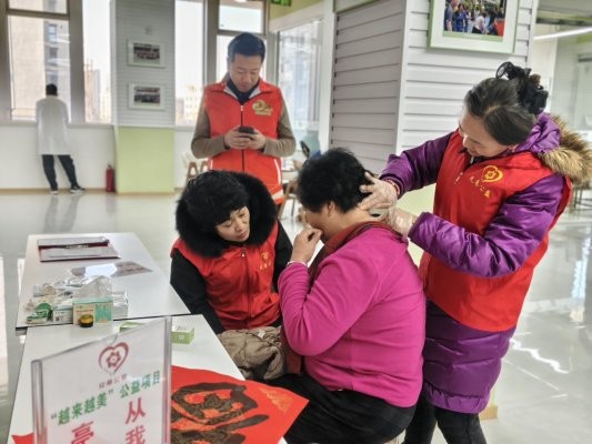 幸福回迁一周年 志愿大集暖瑶海——兄弟公益九大品牌项目齐聚瑶海路社区，共绘和谐邻里新图景