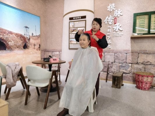 幸福回迁一周年 志愿大集暖瑶海——兄弟公益九大品牌项目齐聚瑶海路社区，共绘和谐邻里新图景