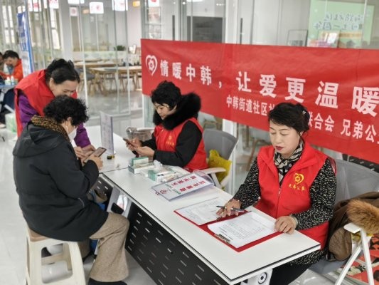 幸福回迁一周年 志愿大集暖瑶海——兄弟公益九大品牌项目齐聚瑶海路社区，共绘和谐邻里新图景