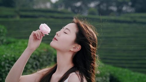 100年润发，精油奢护发膜，保持头发水漾柔顺，轻盈如丝