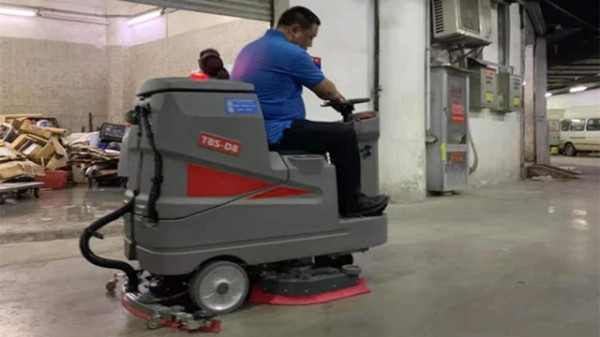 特佰仕D8驾驶式洗地机有哪些优势